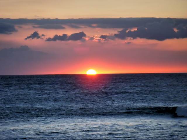 夕日が見えるビーチの画像（画像はサンプルです）