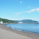 【2019年】静岡県の綺麗な海「伊東オレンジビーチ」情報！水質や営業時間は？