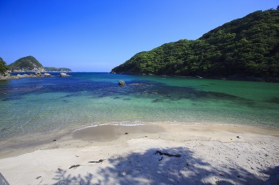 【2019年】静岡県の綺麗な海「鍋田浜海水浴場」情報！水質や営業時間は？ | 日本の綺麗なビーチ達