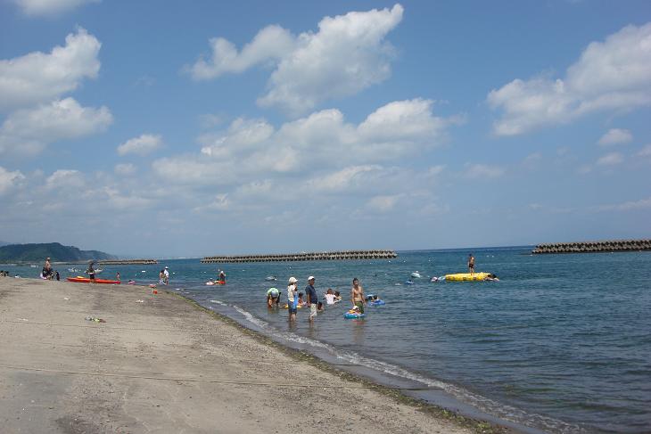 19年 鹿児島県の綺麗な海 生見海水浴場 情報 水質や営業時間は 日本の綺麗なビーチ達